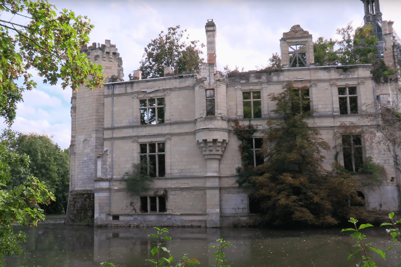 Ruined Walls and Reflections at la Mothe-Chandeniers