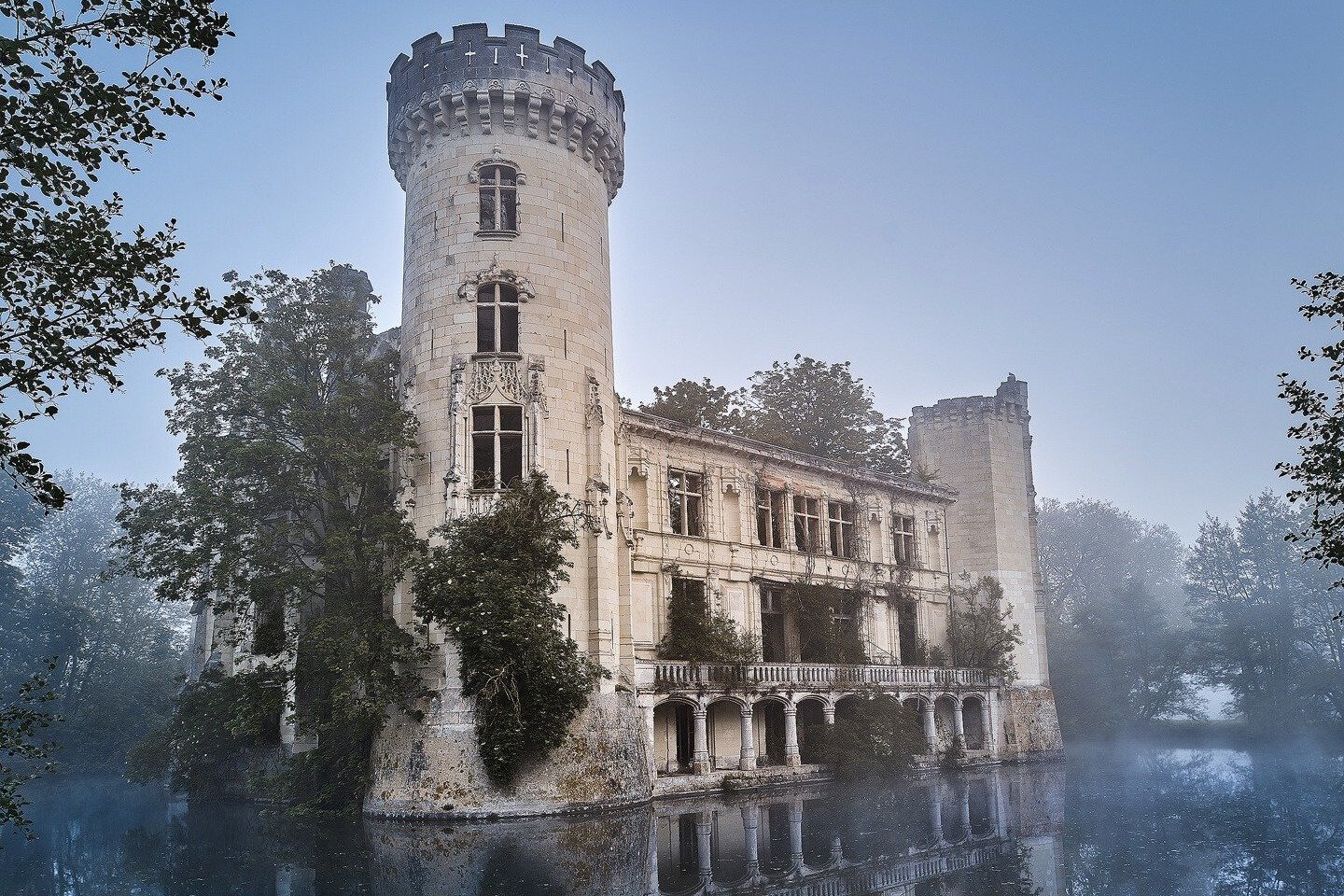 La Mothe-Chandeniers in the Morning Fog