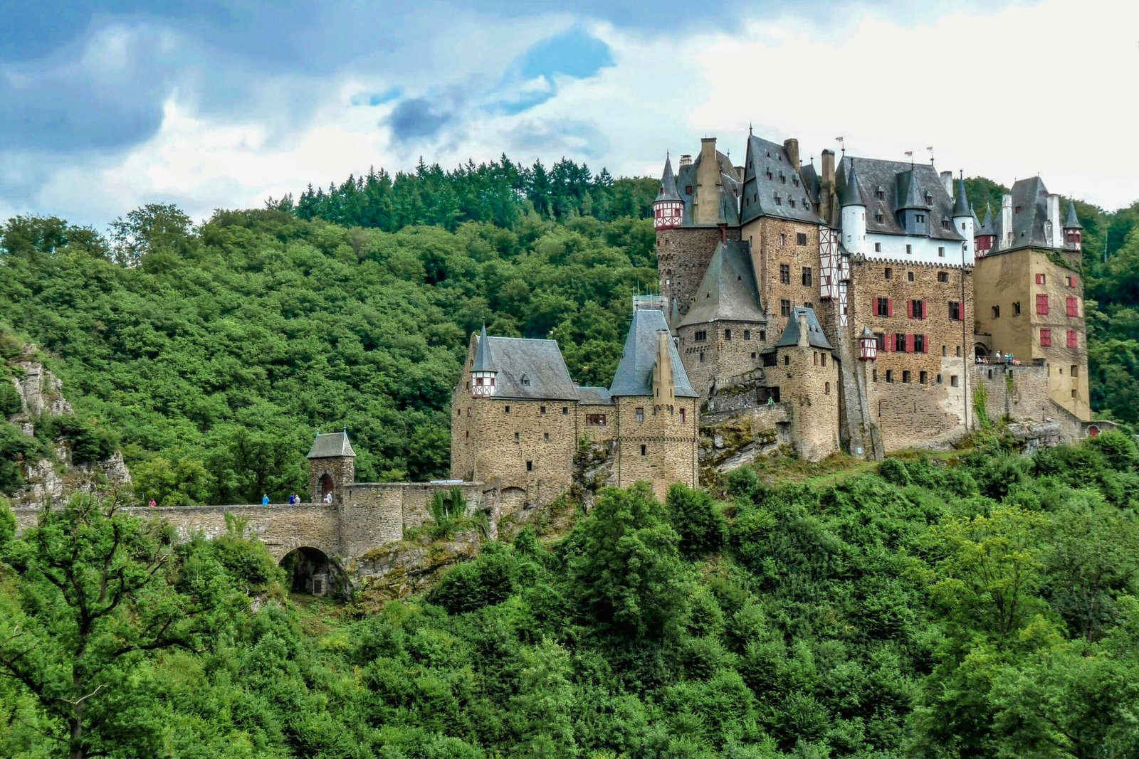 Detailed View of Eltz Castle’s Towers and Forest Setting