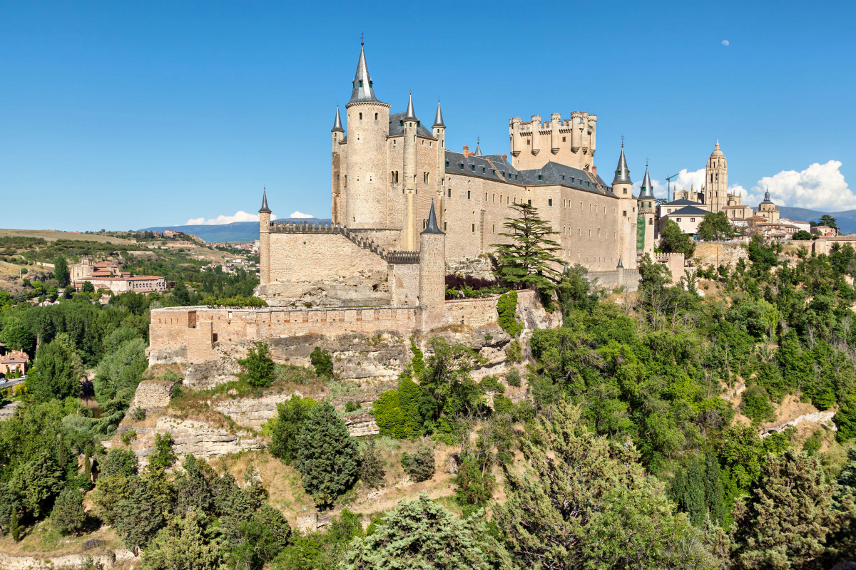 The Alc zar Of Segovia A Practical Inspiring Visitor s Guide the-alc-zar-of-segovia-a-practical-inspiring-visitor-s-guide