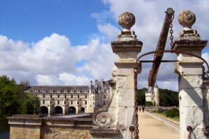 View of Château de Chenonceau’s drawbridge and arches, iconic Loire Valley castle framed by stone gate