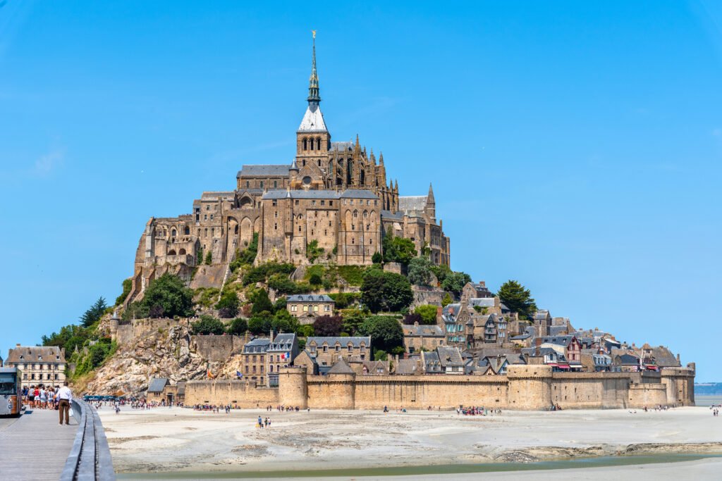 Panorama von Saint-Michel und seine berühmte Abtei am Gezeitenmeer.