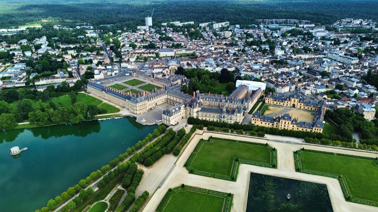 Aerial view of Château de Fontainebleau and its formal gardens