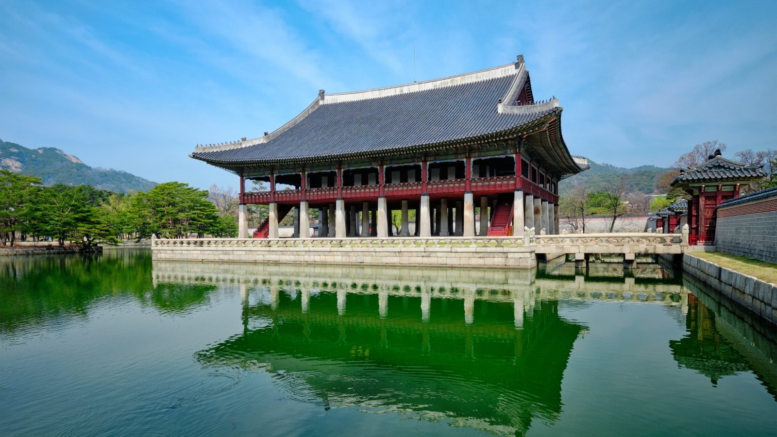 Gyeongbokgung Palace pavilion reflected in green pond