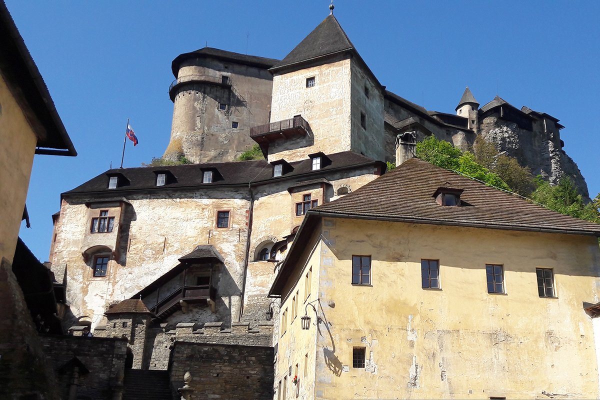Orava Castle Slovakia s Dramatic Cliffside Fortress