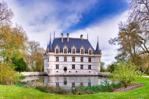 Azay‑le‑Rideau château reflected in moat
