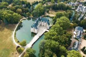 Aerial view of Azay‑le‑Rideau château on island surrounded by moat and trees