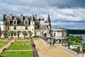 Château d’Amboise perched above the Loire with formal gardens and turrets