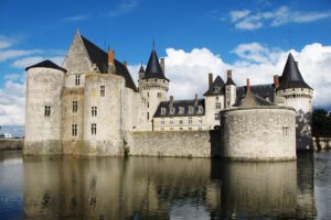 Château de Sully-sur-Loire reflection in moat