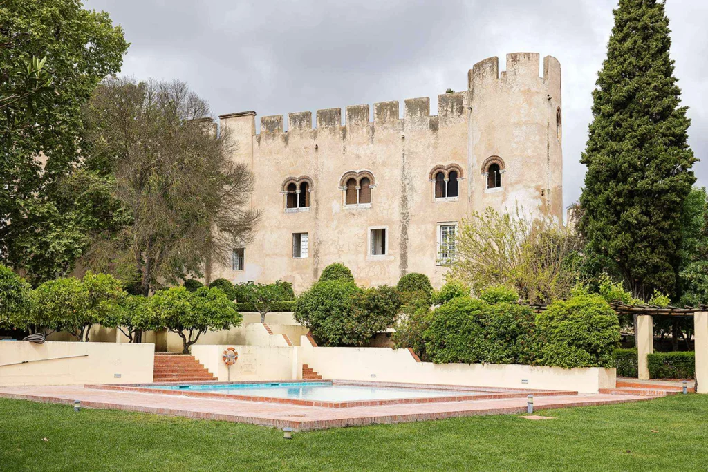 Pousada Castelo de Alvito exterior with pool and gardens