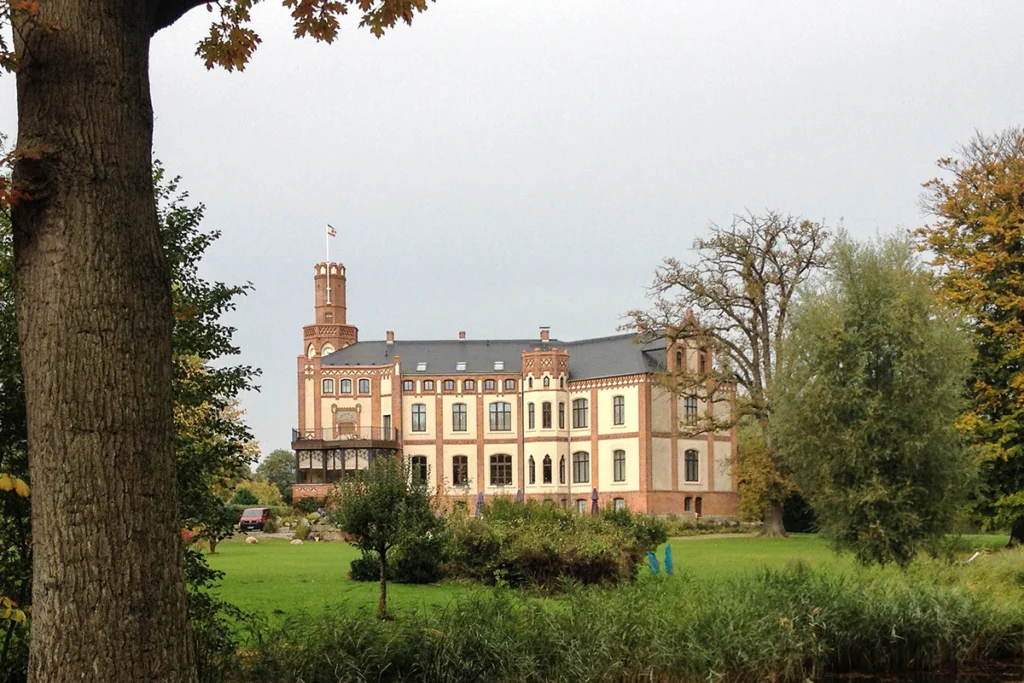 Schloss Gamehl viewed across green lawns and trees