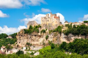 Château de Beynac perched on Dordogne cliff under blue sky